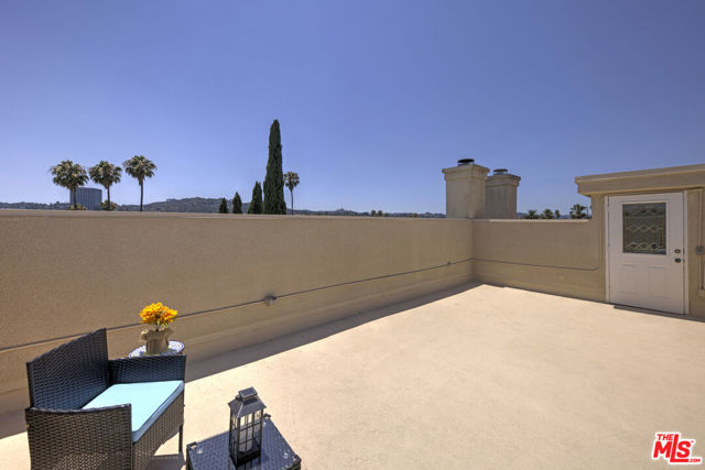 10630 Moorpark Street, North Hollywood CA: https://media.crmls.org/mediaz/04feab8a-b498-4904-8e03-670a681adb48.jpg