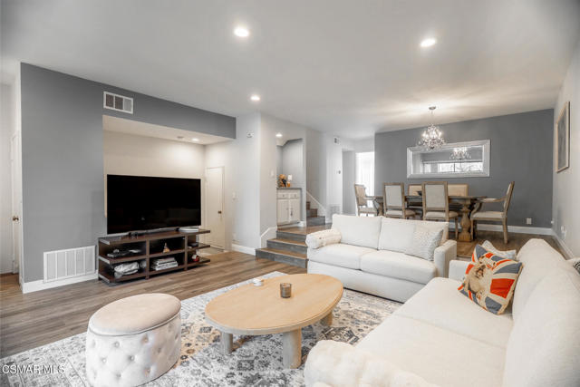 21901 Burbank Boulevard, Woodland Hills CA: https://media.crmls.org/mediaz/04ff5ed6-e238-4e67-926b-f9262f1b3ede.jpg