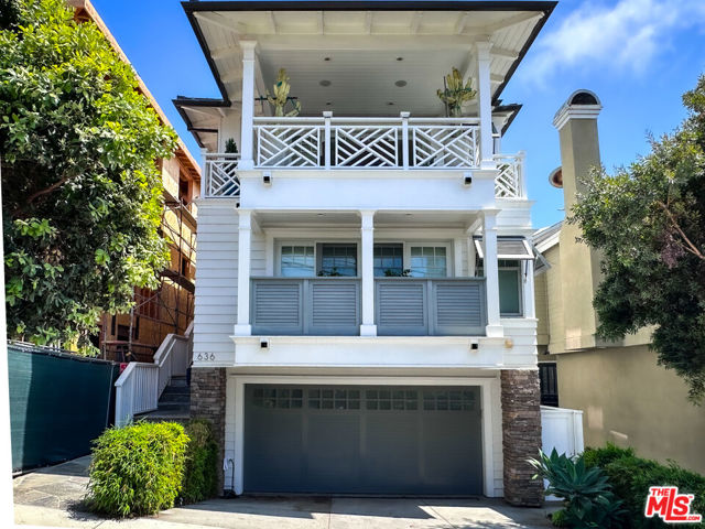 636 12th Street, Manhattan Beach CA: https://media.crmls.org/mediaz/04ff74fd-f5cb-44d6-973c-720b5f05e6e7.jpg