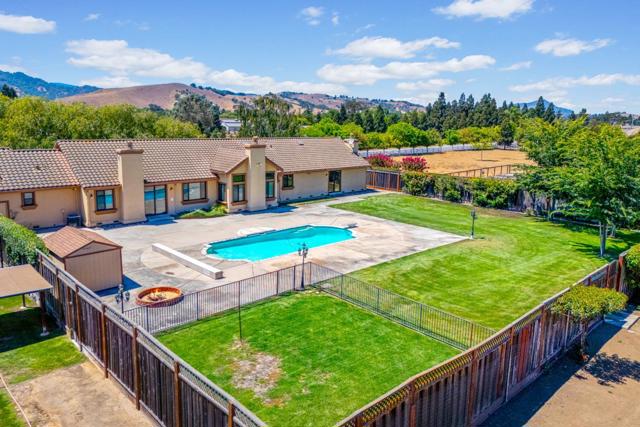 12320 Highland Estates Lane, San Martin CA: https://media.crmls.org/mediaz/0501e2fc-bf4e-4c00-821f-bf8e55d9d3cd.jpg