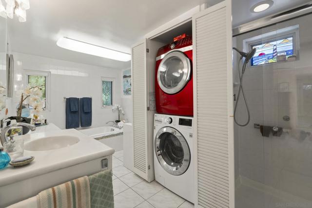 1434 5th Street, Coronado CA: https://media.crmls.org/mediaz/0502956e-ed2d-47e8-bf71-6901c1028909.jpg