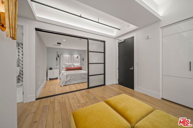 849 S Broadway, Los Angeles CA: https://media.crmls.org/mediaz/0502d73d-3b2a-4ef0-b781-6623bc97419c.jpg
