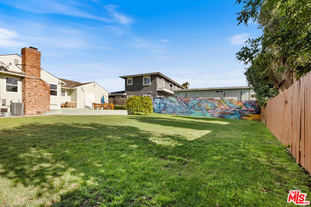 4180 Mount Vernon Drive, View Park CA: https://media.crmls.org/mediaz/050322a1-1f13-4b9e-bc94-b5870f931cd5.jpg