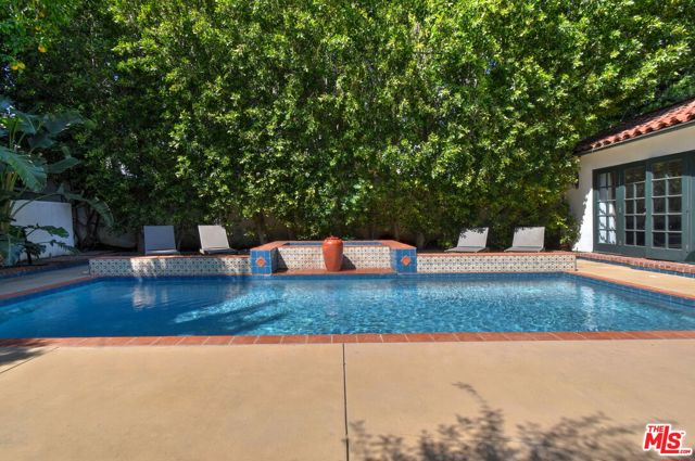 4277 Beck Avenue, Studio City CA: https://media.crmls.org/mediaz/0503e4a2-a6d7-4555-855d-8f5a910836c3.jpg