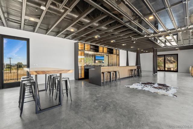 36051 E Benton Rd, Temecula CA: https://media.crmls.org/mediaz/0504514a-ef6b-40d0-b666-e25644a1943c.jpg