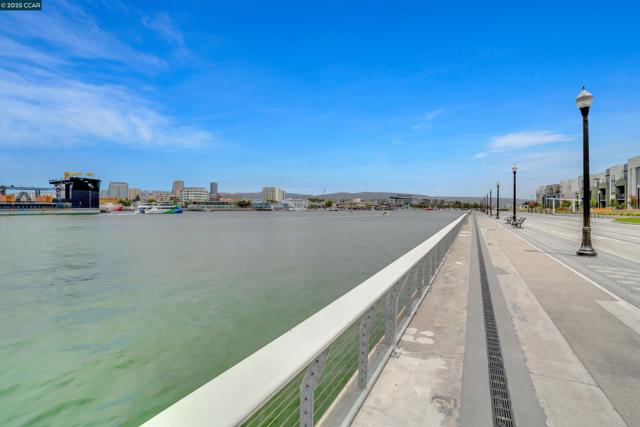 2816 Cathwood Lane, Alameda CA: https://media.crmls.org/mediaz/050469f8-4395-46eb-8fad-399cf5c4e751.jpg