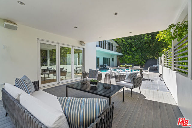 7470 Woodrow Wilson Drive, Los Angeles CA: https://media.crmls.org/mediaz/050487c3-50eb-4243-998d-598c1fd18261.jpg