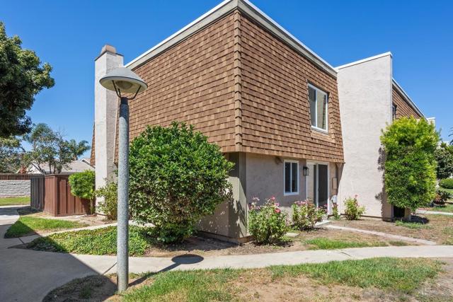 268 Festival Dr, Oceanside CA: https://media.crmls.org/mediaz/05049e77-7941-42c9-be07-5e5cfae34173.jpg