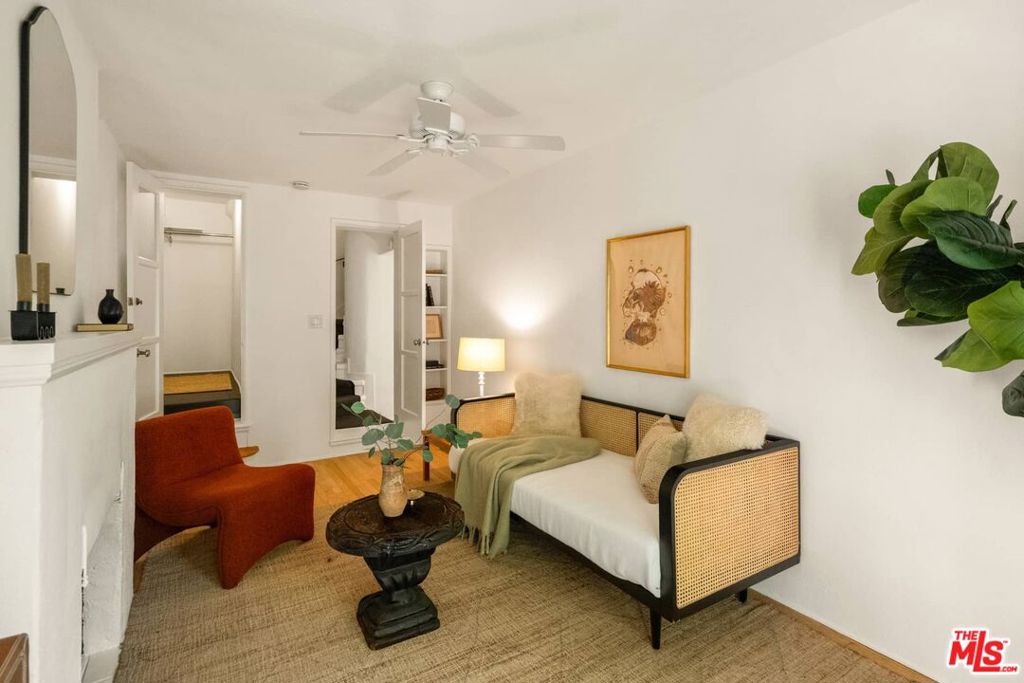 https://media.crmls.org/mediaz/0504f2c4-5ca6-4a86-bf93-fe104584c3d6.jpg?preset=X-Large