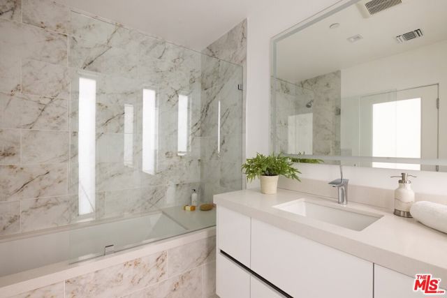 1124 Summit Drive, Beverly Hills CA: https://media.crmls.org/mediaz/0505253c-1a22-4495-8132-8763f19e2eac.jpg