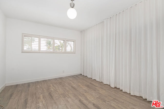 1233 N Laurel Avenue, West Hollywood CA: https://media.crmls.org/mediaz/05056e42-c25a-44b6-95be-3e8ab2ccb215.jpg