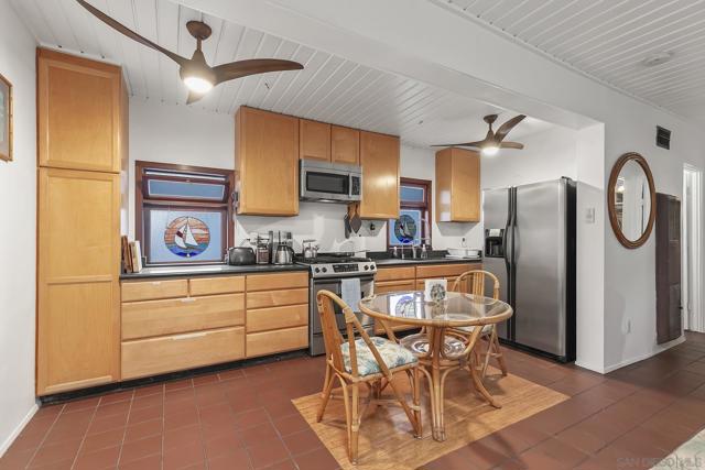 5038 40 W Point Loma Blvd, San Diego CA: https://media.crmls.org/mediaz/05057f47-aea0-40e9-9874-01bb660b4431.jpg