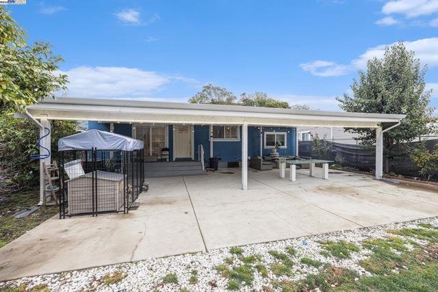 2036 brookside Dr, San Pablo CA: https://media.crmls.org/mediaz/05059d0a-b973-4744-8c37-f63ef8b3b351.jpg