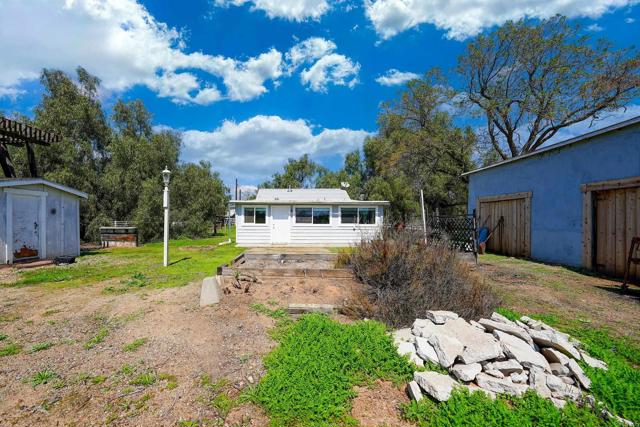 2156 Montecito Road, Ramona CA: https://media.crmls.org/mediaz/0505d47e-f30b-4d06-b193-467d5ee8e237.jpg