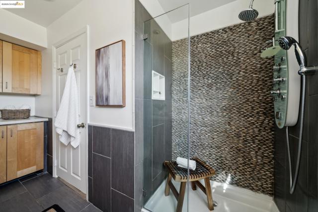 319 E 17Th St, Oakland CA: https://media.crmls.org/mediaz/0505fb3d-7bfe-4ade-9f26-53064efe4458.jpg
