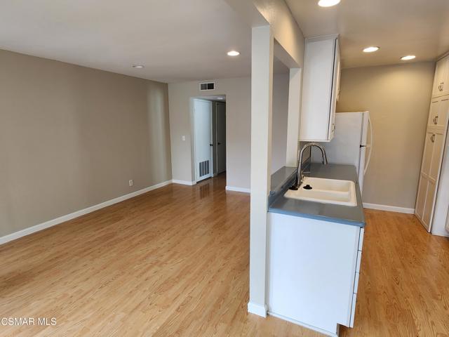 1285 Landsburn Circle, Westlake Village CA: https://media.crmls.org/mediaz/05065961-aa03-43e4-b092-6d7d9ec68509.jpg