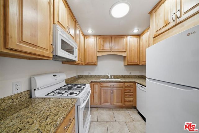 718 Blue Jay Road, Big Bear, CA 92315