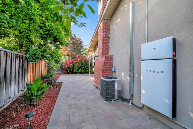 689 Springwood Drive, San Jose CA: https://media.crmls.org/mediaz/05070924-45dd-4409-97bc-b6bffaa22771.jpg