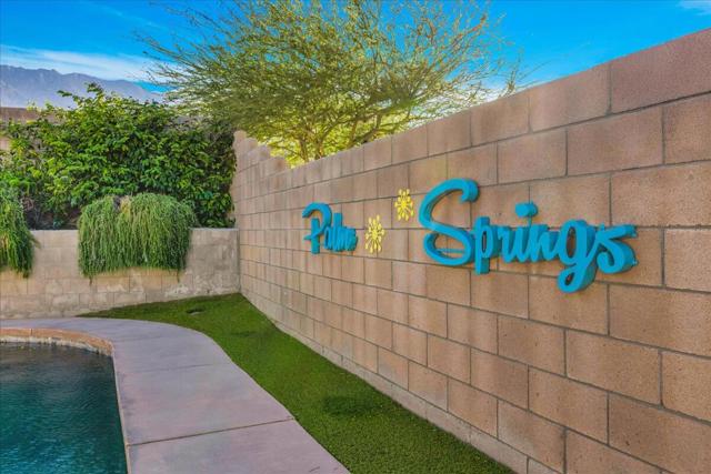 1121 Palmas, Palm Springs CA: https://media.crmls.org/mediaz/05075ad2-a4f7-4c9b-a9cb-31dab6ef4168.jpg