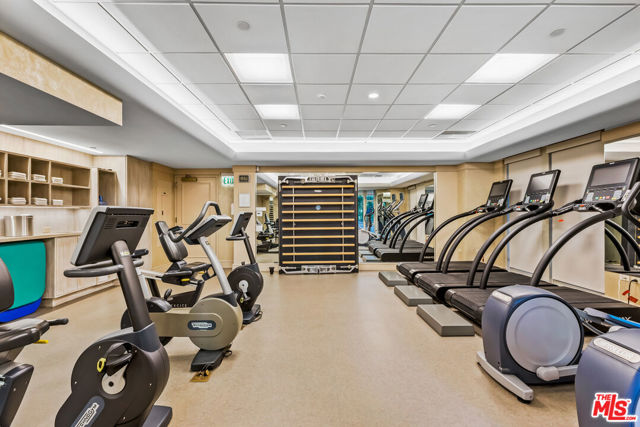 10580 Wilshire Boulevard, Los Angeles CA: https://media.crmls.org/mediaz/05079830-55ad-4eee-b90e-3f49c59c06c6.jpg