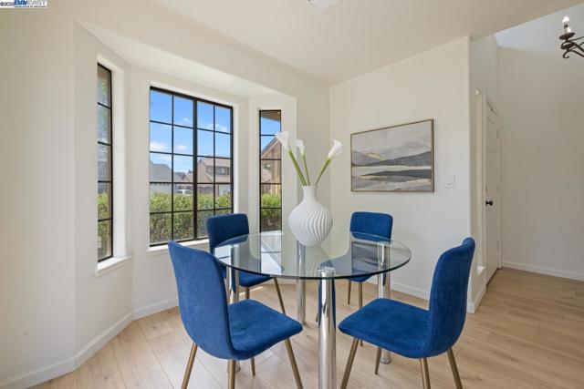 1023 Snowgoose Ln, Manteca CA: https://media.crmls.org/mediaz/05079c68-d07c-4011-9c30-50b90124b6f8.jpg