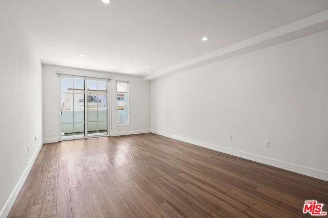 11847 Kiowa, Los Angeles CA: https://media.crmls.org/mediaz/0507ab1e-ed93-435f-94b4-dee84199e346.jpg