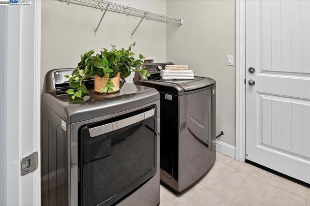 7829 Ridgeline Place, Dublin CA: https://media.crmls.org/mediaz/0507cfb8-c8b8-4e6f-b72b-b88effb275e1.jpg