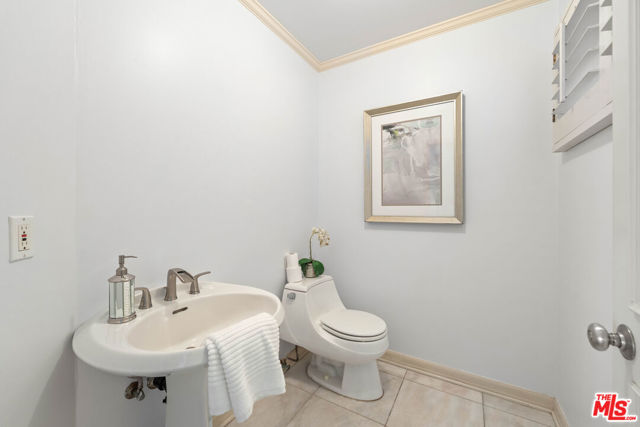 134 Roma Court, Marina del Rey CA: https://media.crmls.org/mediaz/0507d01f-7663-48bb-972e-59f93a4ba468.jpg