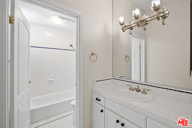 2046 Palisades Drive, Pacific Palisades CA: https://media.crmls.org/mediaz/0507dfe3-9ce6-4129-bd21-bafb22219ab2.jpg