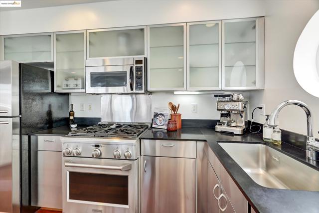 2709 10th St, Berkeley CA: https://media.crmls.org/mediaz/0507ff2b-0d72-4cd4-81fe-b64319bc0776.jpg