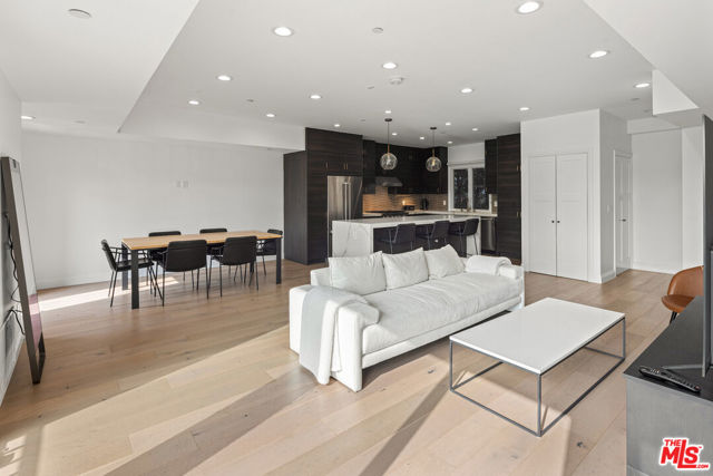 7365 Waring Avenue, Los Angeles CA: https://media.crmls.org/mediaz/050834c1-4888-4ac6-a32d-02b2882c7373.jpg
