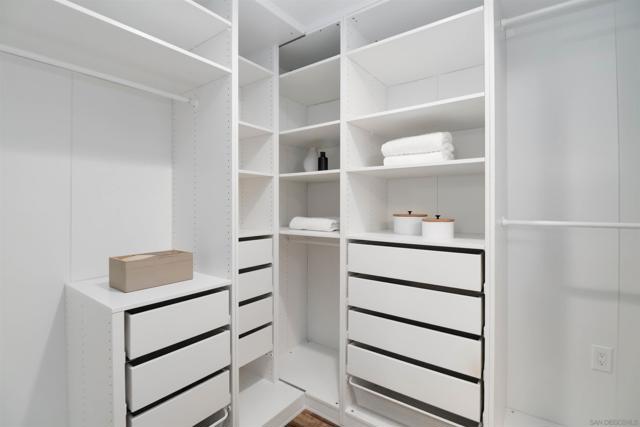 918 La Tierra Dr, San Marcos CA: https://media.crmls.org/mediaz/05086d18-7418-4566-a9af-72ad7ee41388.jpg