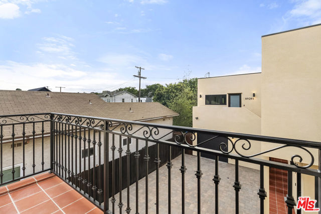8931 Hubbard Street, Culver City CA: https://media.crmls.org/mediaz/0508b790-8a13-47a8-8b15-33b9fa790111.jpg