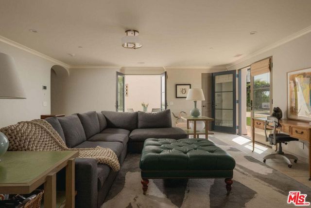 1475 E Mountain Drive, Santa Barbara CA: https://media.crmls.org/mediaz/0508b7ac-fea8-4322-947b-e97e1616e28e.jpg