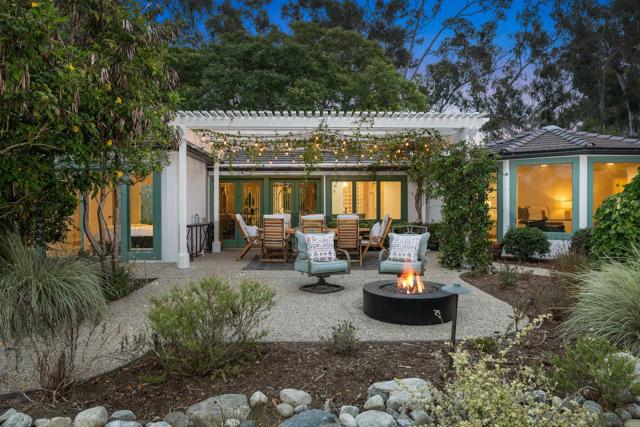 Detail Gallery Image 6 of 43 For 15306 Las Planideras, Rancho Santa Fe,  CA 92067 - 6 Beds | 3/1 Baths