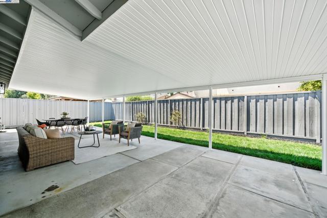 5525 Roosevelt Pl, Fremont CA: https://media.crmls.org/mediaz/050a4c5c-1cf8-46b9-a031-14f9307906ba.jpg