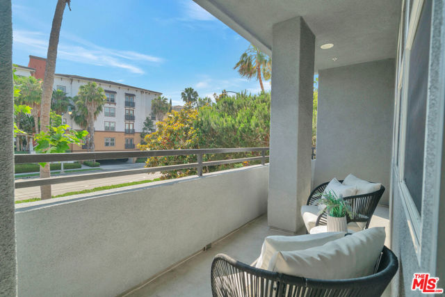 7100 Playa Vista Drive, Playa Vista CA: https://media.crmls.org/mediaz/050a79c3-716e-48c4-9392-bc9197126b6c.jpg