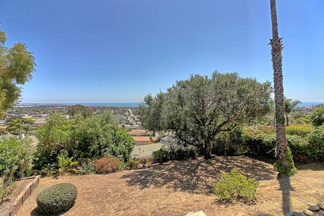 2108 Sunset Drive, Ventura CA: https://media.crmls.org/mediaz/050a9c91-a957-473f-ba7e-4e383b7c107d.jpg