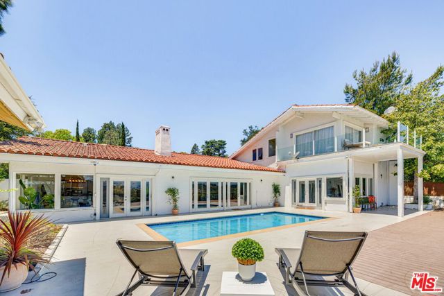 1410 Stradella Road, Los Angeles CA: https://media.crmls.org/mediaz/050b1c95-5313-41e5-8de5-a7ec0f044be7.jpg