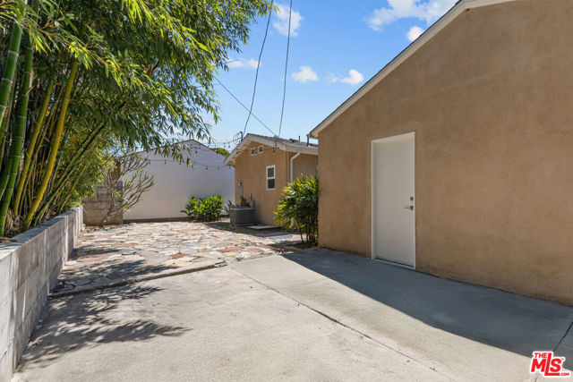 11241 Pearl Street, Los Angeles CA: https://media.crmls.org/mediaz/050b78bc-f58d-44b6-8903-880b157cc519.jpg
