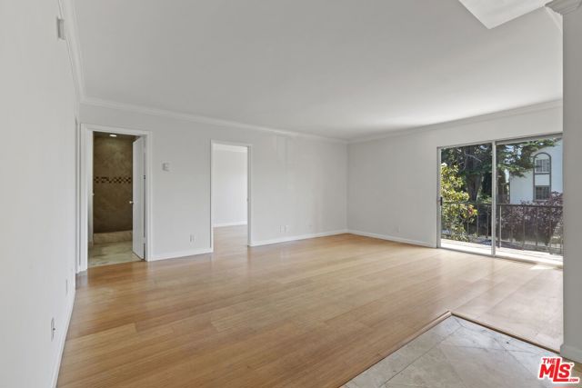 1033 6TH Street, Santa Monica CA: https://media.crmls.org/mediaz/050c3332-d99f-4c12-b316-516a7d065d0e.jpg