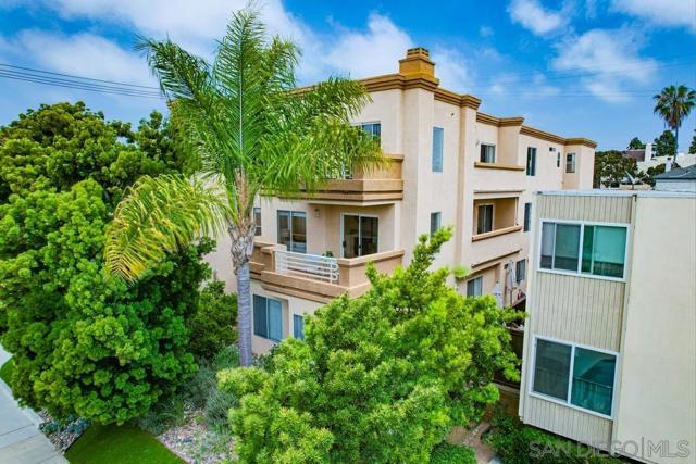 1703 La Playa Ave, San Diego CA: https://media.crmls.org/mediaz/050cfade-db20-412e-9364-ad80d48cdc54.jpg