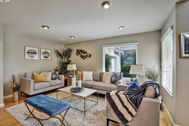 30 San Vicente Ct, Danville CA: https://media.crmls.org/mediaz/050dfc03-1fb8-4937-8cf7-7325867ab921.jpg