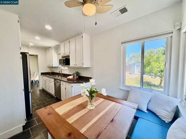 2036 Helen Road, Pleasant Hill CA: https://media.crmls.org/mediaz/050e0740-1a5b-4cec-8291-c6bc3b332d78.jpg