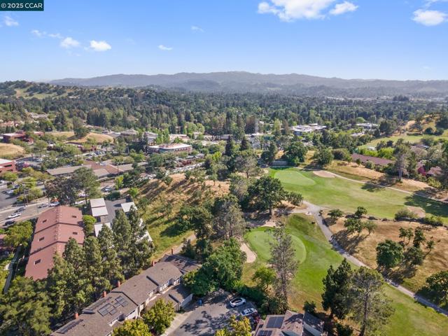 1706 Siskiyou Dr, Walnut Creek CA: https://media.crmls.org/mediaz/050e497e-7ee5-4a7f-80f9-f3d53f992c29.jpg