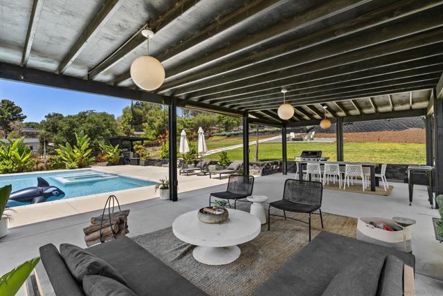 3860 Las Flores, Fallbrook CA: https://media.crmls.org/mediaz/050eb3e7-15d0-44da-8560-b1efe642e0b7.jpg