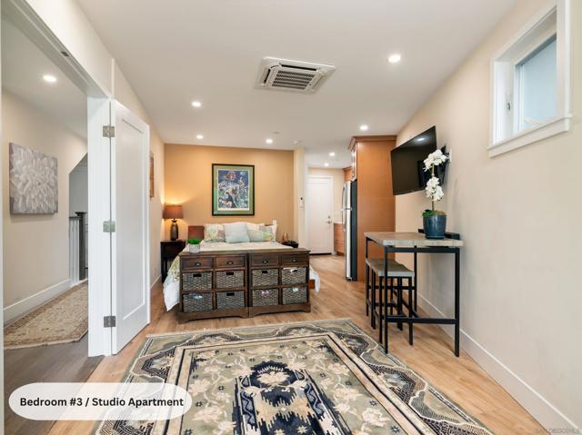 249 Playa Del Norte, La Jolla CA: https://media.crmls.org/mediaz/050ecac5-47e6-411f-95df-1a13aa8d62f2.jpg