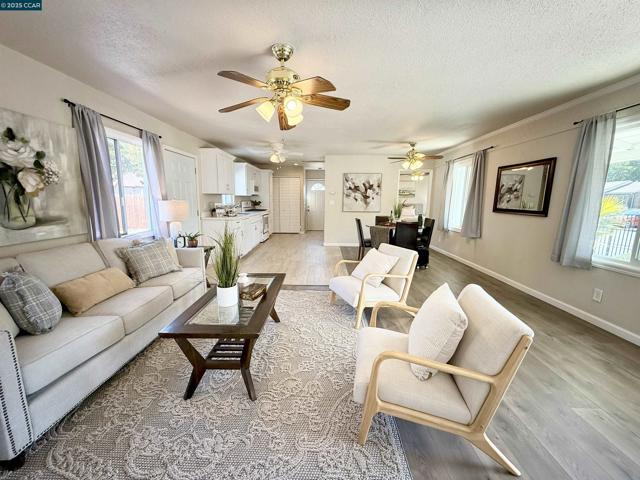 2311 Crescent Dr, Concord CA: https://media.crmls.org/mediaz/050ecf1a-03ce-43a6-9cf1-974b248c40c0.jpg