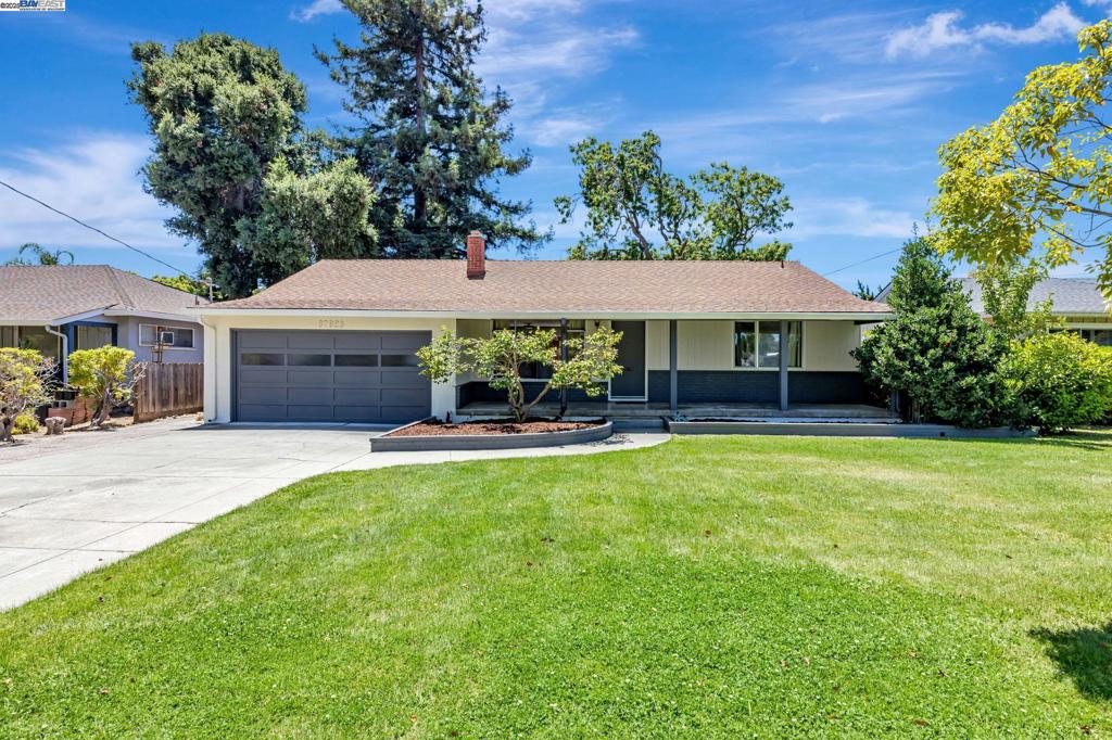 37923 Glenmoor Dr