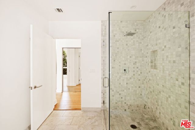 616 N Croft Avenue, West Hollywood CA: https://media.crmls.org/mediaz/050efcff-8db3-4e67-9ae4-d1b95aeb9325.jpg